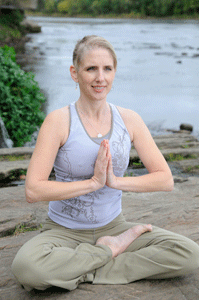 [Amy-Yoga-19.gif]