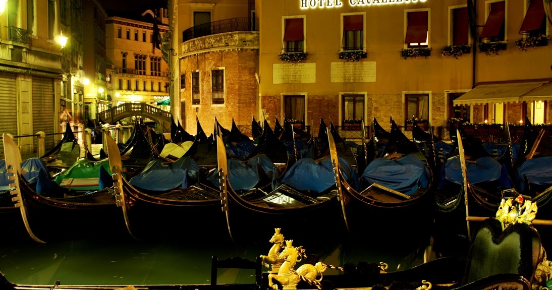 The Gondola Blog Bacino Orseolo at Night Warm Nocturnal Glow
