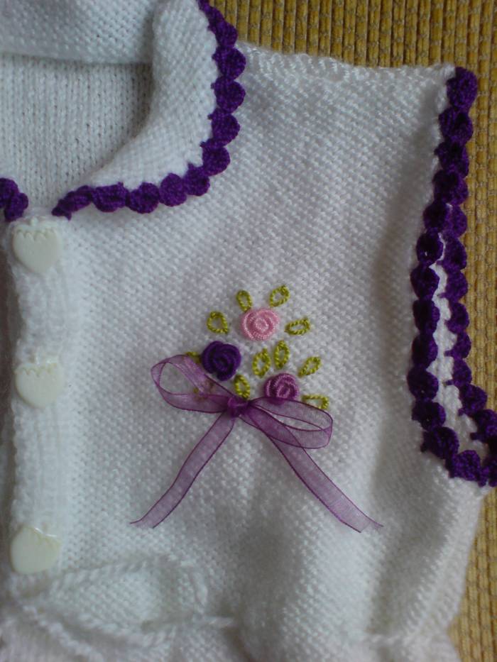 modelleri Kışlık El Örgüsü Süslü Bebek Yelekleri