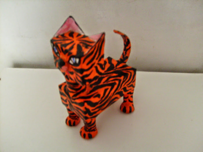 GATO CUADRADO   PAPEL  MACHE