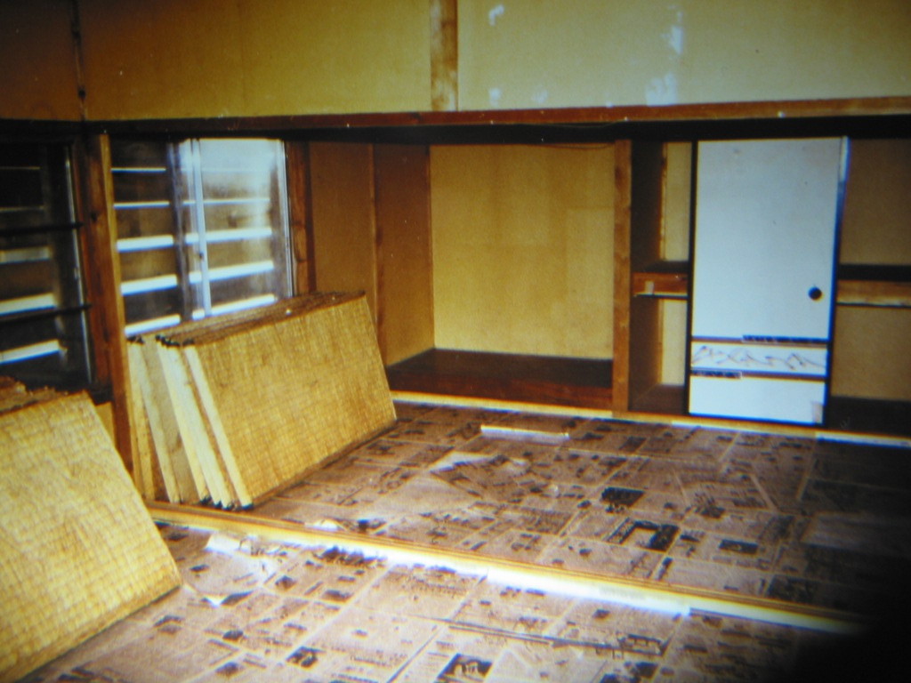 [Original+meeting+room.JPG]