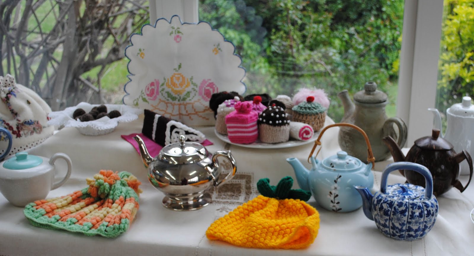 Epping Weavers Embroiderers & Spinners Tea Cosy & Tea Pot Exhibition