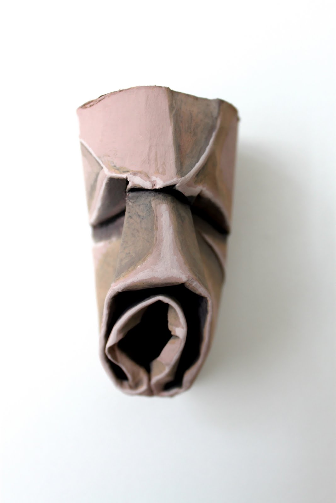 Xinc Painted toilet roll face