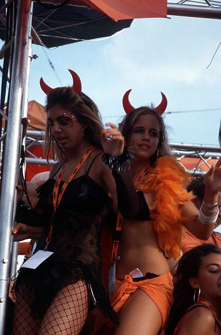 [untitleddevgrls.bmp]