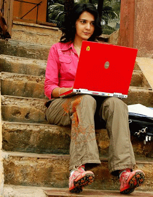 actress neha julka in okkadunnaadu movie, she is a real estate agent, working on her laptop. her house is on the seashore
