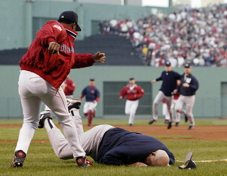 [large_red%20sox%20yankees%20fight.jpg]