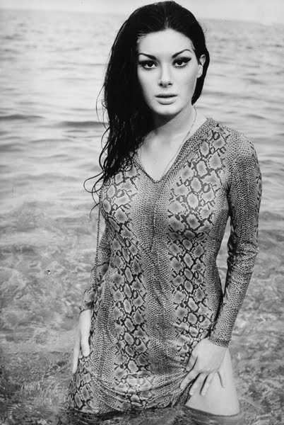 Edjjjjwige Fenech - Wallpaper Actress