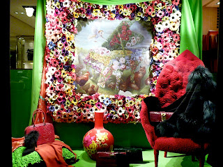 HERMES本店のディスプレイの写真。