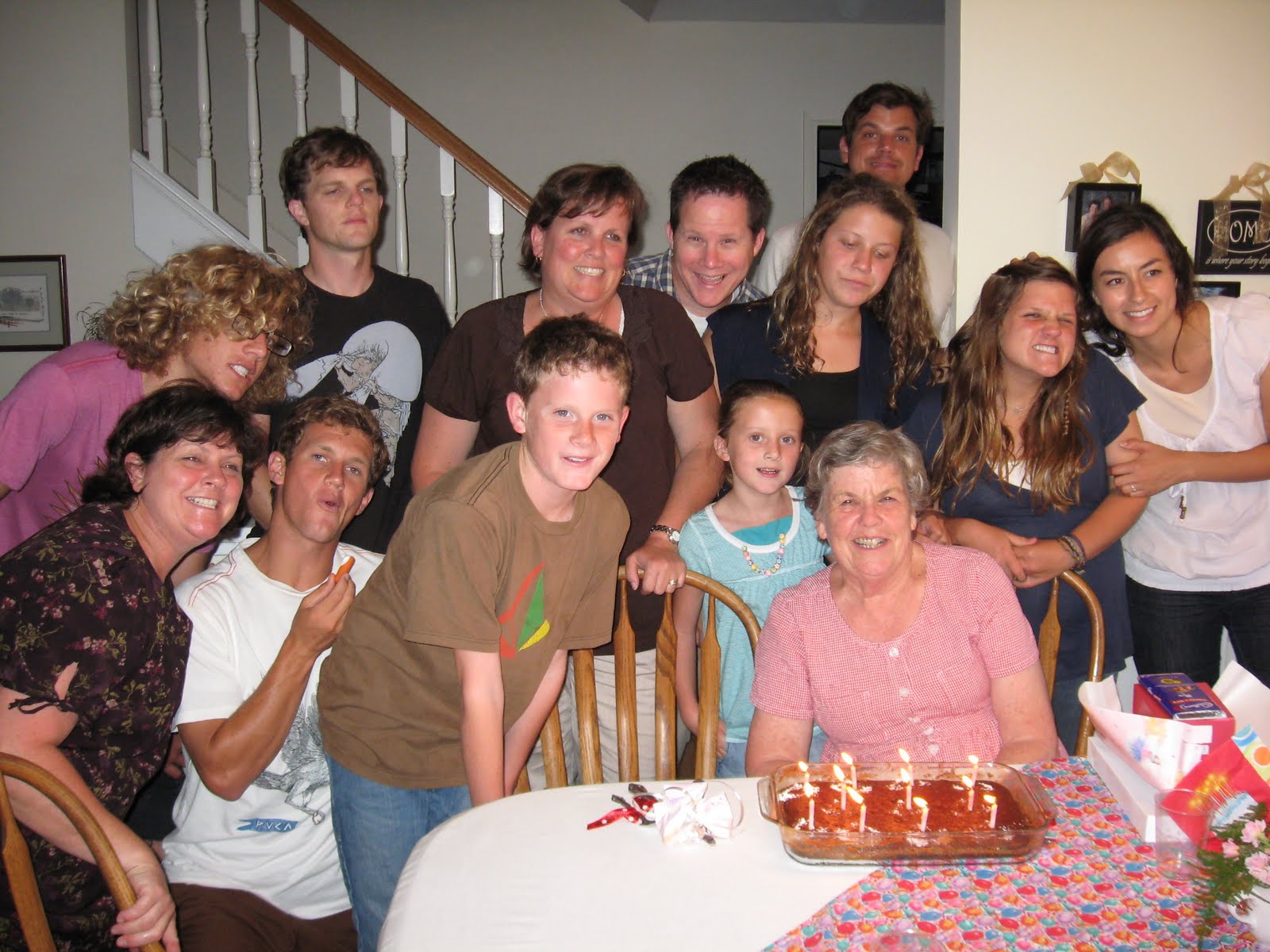 [20090726d+Ginnys+Birthday+Cake+With+Family.JPG]