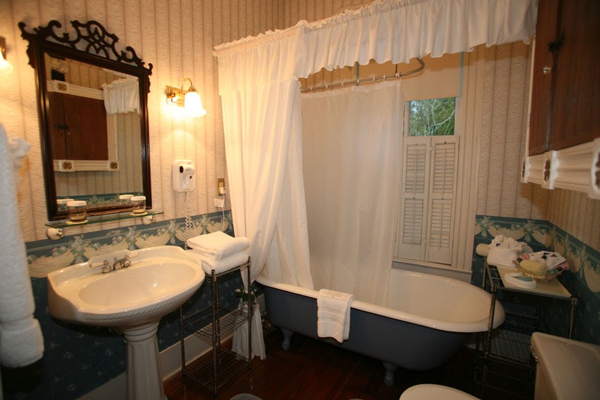LifeStyle: Decorating a modern Victorian bathroom