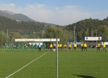 L'ingresso delle due squadre.