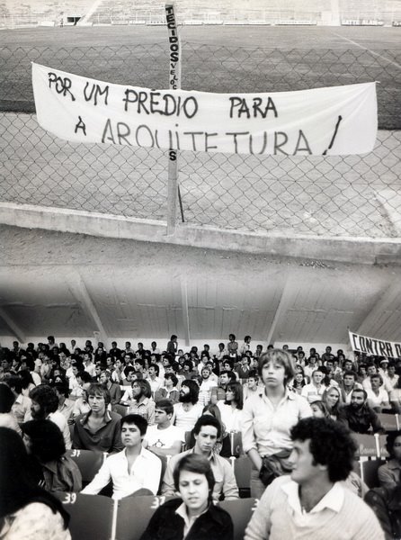 [1980_assembléia+UFPel+luta+pelo+prédio+FAUrb_resize.jpg]