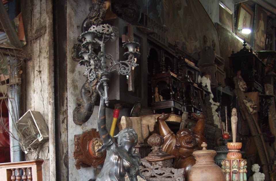 Rajee Sood Treasure hunting in Mumbai Oshiwara old furniture