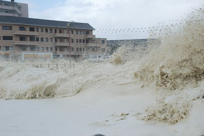 pictures of the 2008 storm that hit cape town south africa