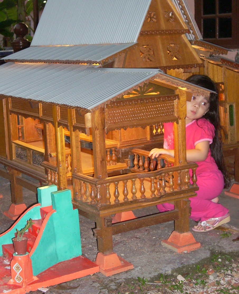 CHACHA MARBHA: Replika Rumah Traditional Melayu Melaka 5 ft x 6 ft