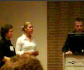 Peter Becker met studenten