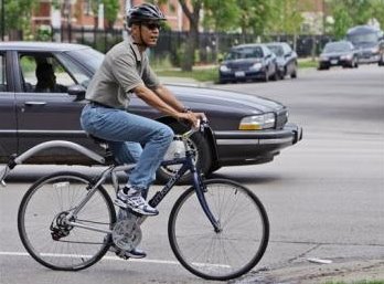 [obama-bicycles-chicago-on-day-off-image.jpg]