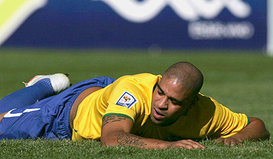[111009AdrianoSelecao.jpg]