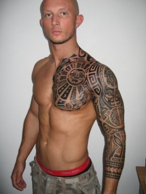 This design is similar to Polynesian tribal tattoo and is often compared 