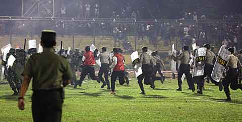 Kerusuhan suporter bola indonesia