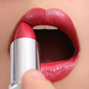 [20080618_woman_applying_lipstick_18.jpg]