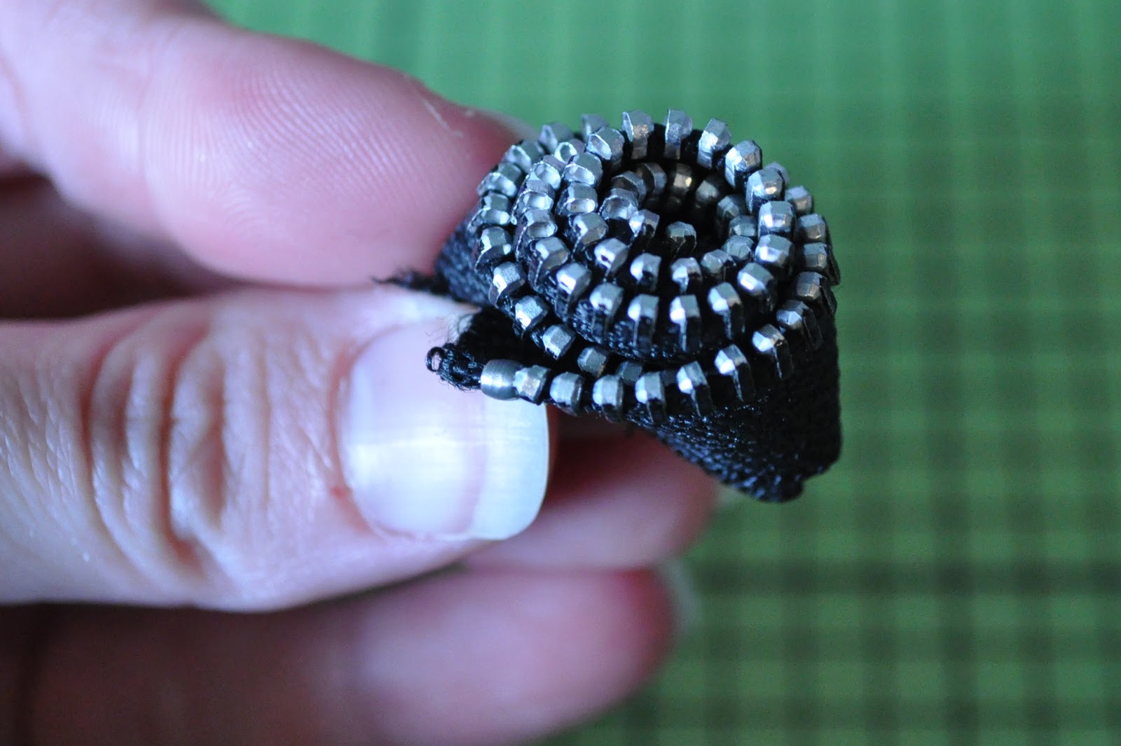 Twin Inspiration Zipper Accessories Tutorial