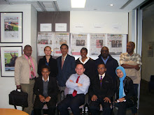 Kunjungan ke The Age