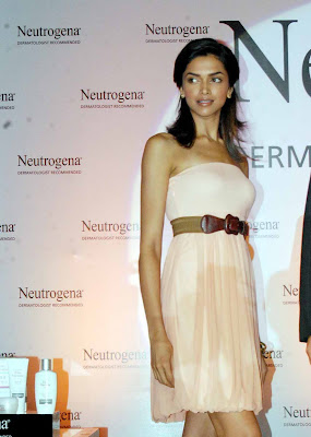 Deepika-Padukone-at-Neutrogena-Fine-Fairness-launch-Pictures-2.JPG