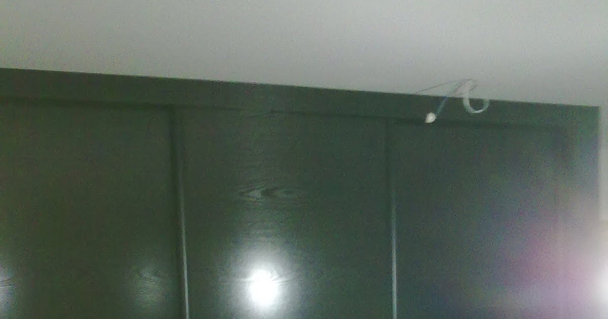 CARPINTERO FERNANDO G. CALLEJA: ARMARIO TINTADO NEGRO CON CRISTAL