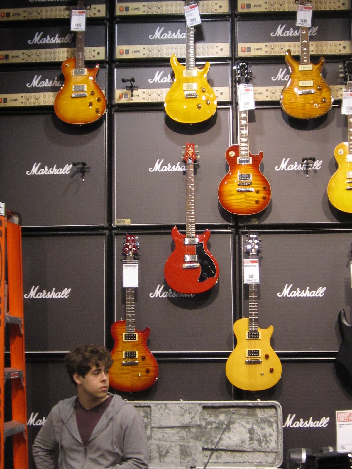 Music gear retailers The OtHeR HoUsToN: A VISIT TO A GREAT GUITAR STORE