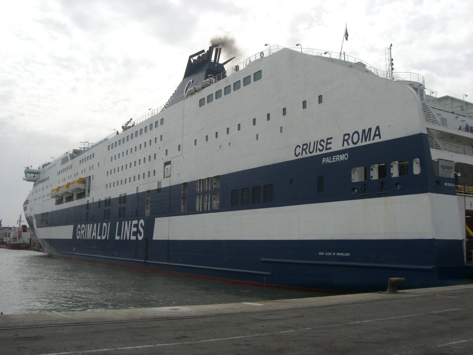 [Porto+de+Barcelona+(4).JPG]