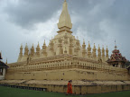 Euh...Un temple, le plus impressionnant du Laos, parait-il