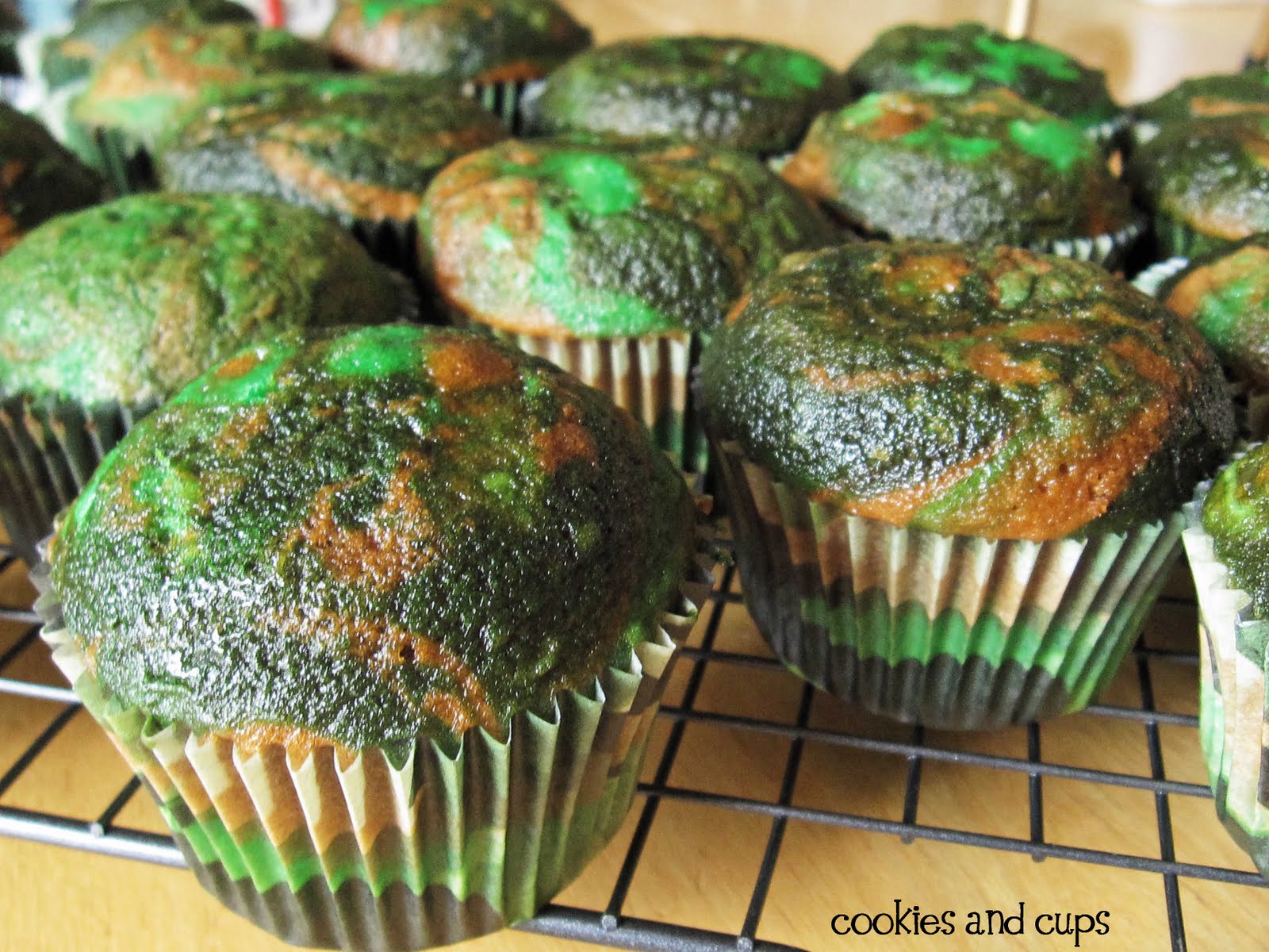 The Cupcake Table: Camouflage Cupcakes