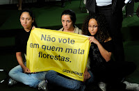 manifestação do Greenpeace contra a alteração do Código Florestal