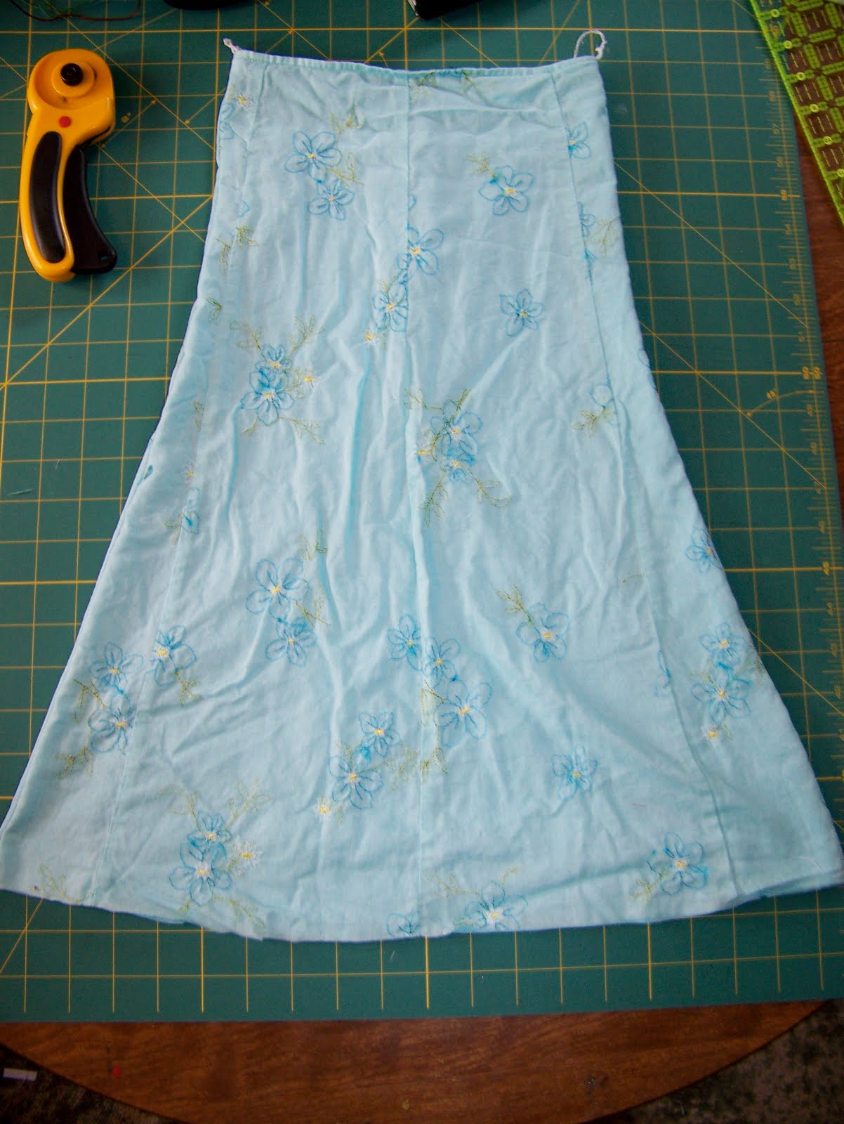 Many Skies Mama Tutorial Repurpose a women's skirt into a little