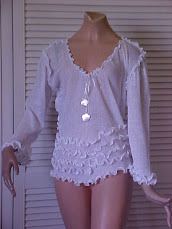PRETTY  WHITE TOP WITH SLEEVES