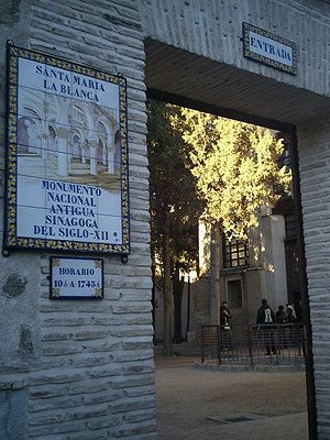 [300px-Sinagoga_Toledo_Spain_840.jpg]