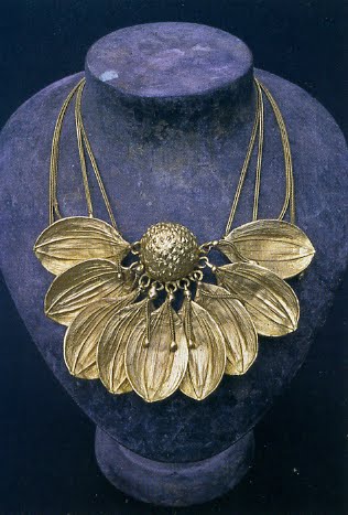http://1.bp.blogspot.com/_slusQ_PVwkQ/TFsdgDYXgRI/AAAAAAAAAeQ/LitPB3iWAik/s1600/lalanne-collier.jpg