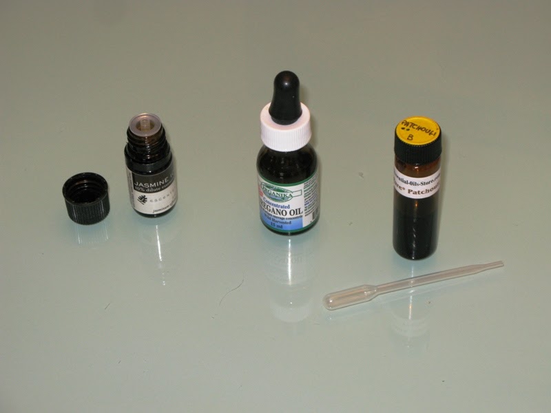 Weekend Perfumer Dispensing Oil Drops