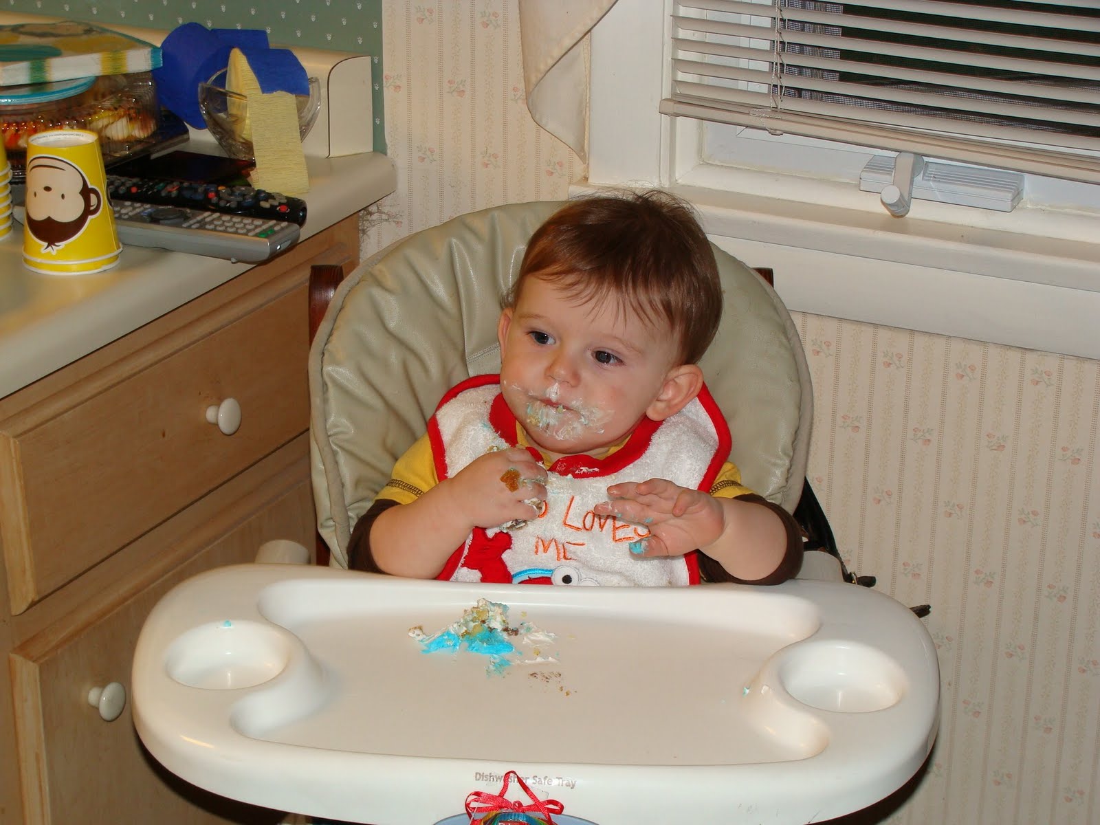[Dylans+1st+bday+party+062.JPG]