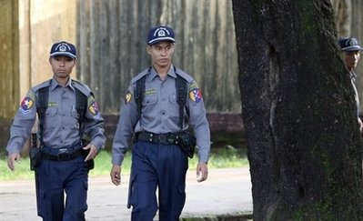 [MYANMAR+POLICE.jpg]