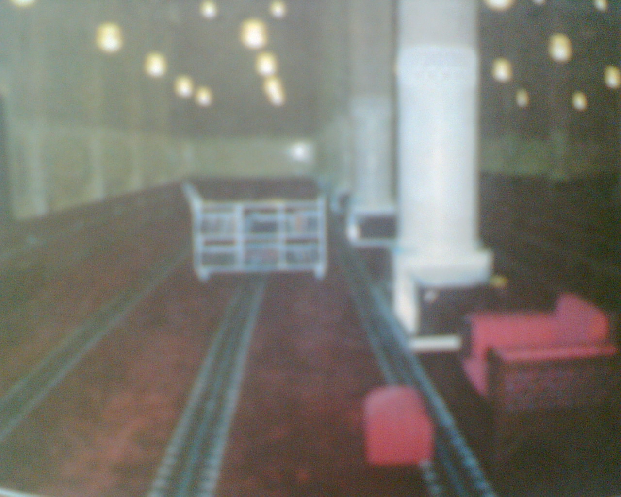 هذا كرسي الشيخ رحمه الله  في مقر حلقة ابن باز في الجامع الكبير