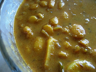 Mochai Kottai Kulambu
