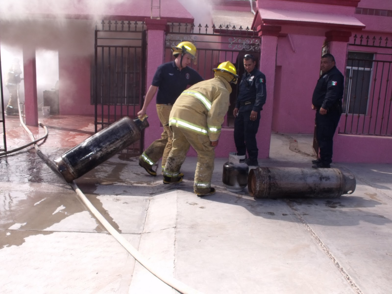 Se incendia casa por fuga de gas ~ LA PERLA DEL DESIERTO