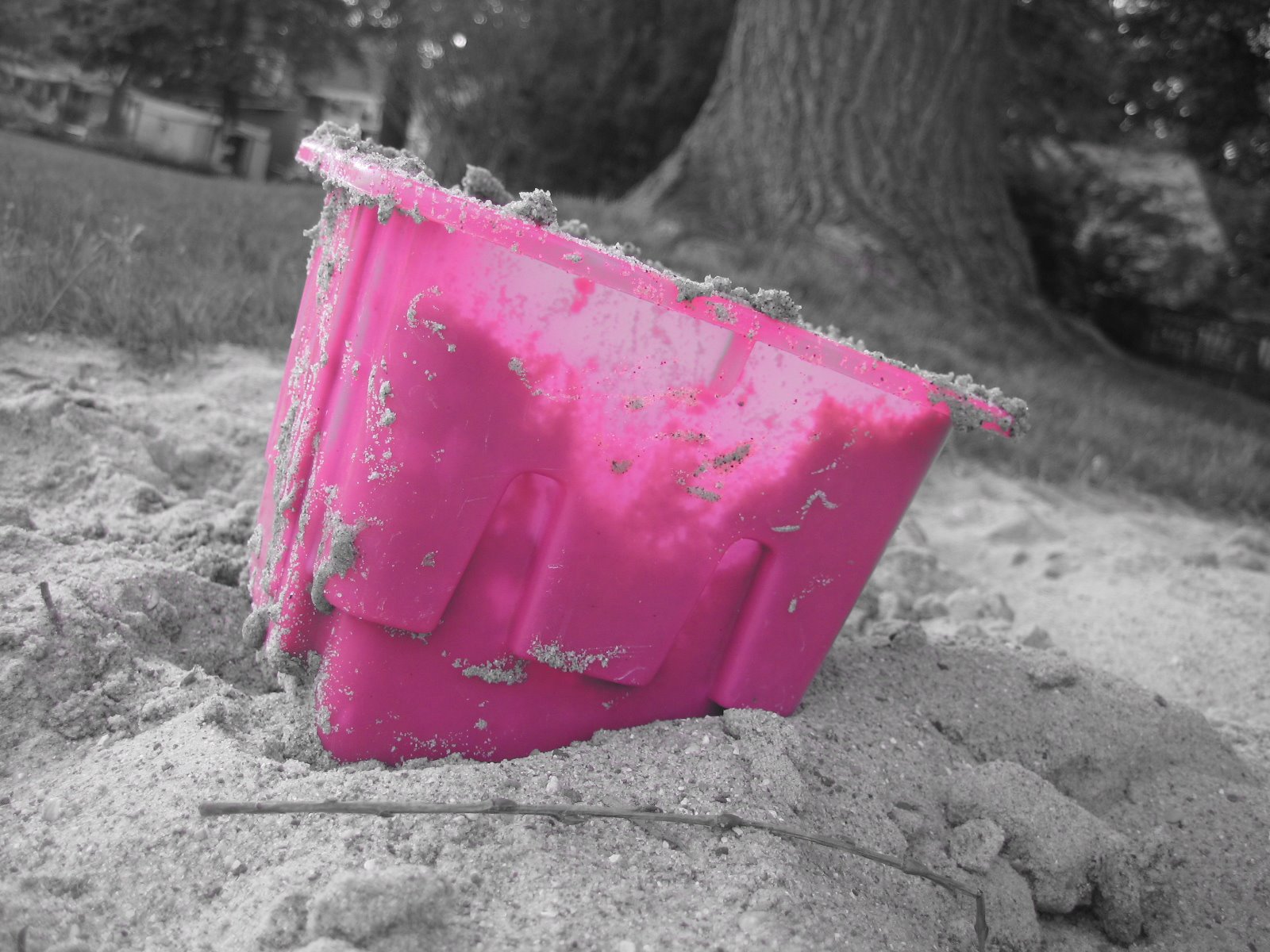 [pink+pail.JPG]