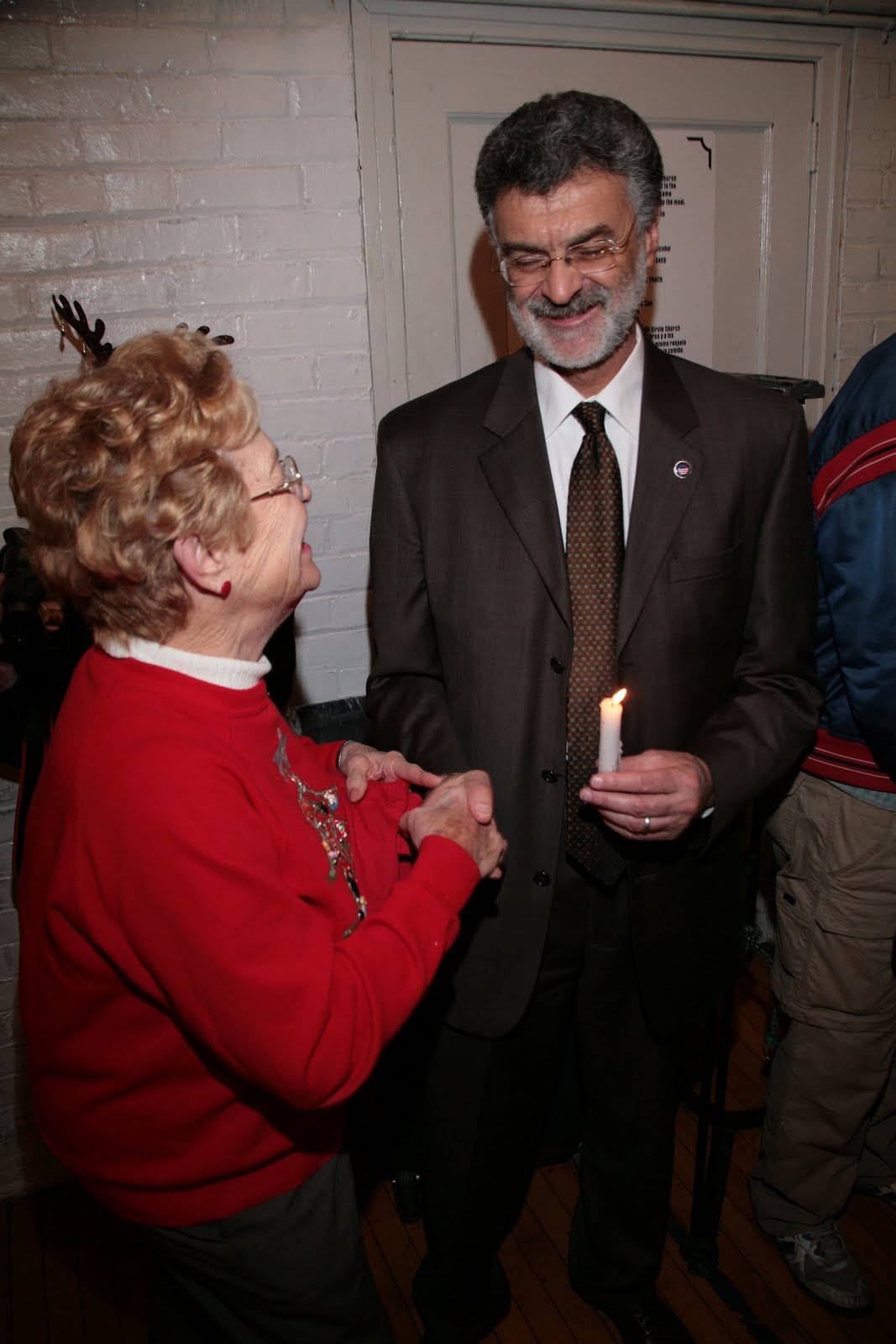 [Mayorcandlelightpic1.JPG]