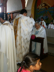 La Bendición a Monseñor Camilo Fernando