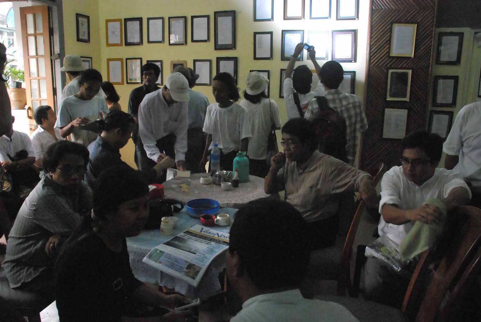 [At+Pansodan+gallery+01.jpg]