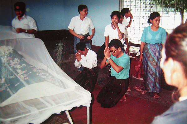 [kokogyi-mom-funeral-02.gif]
