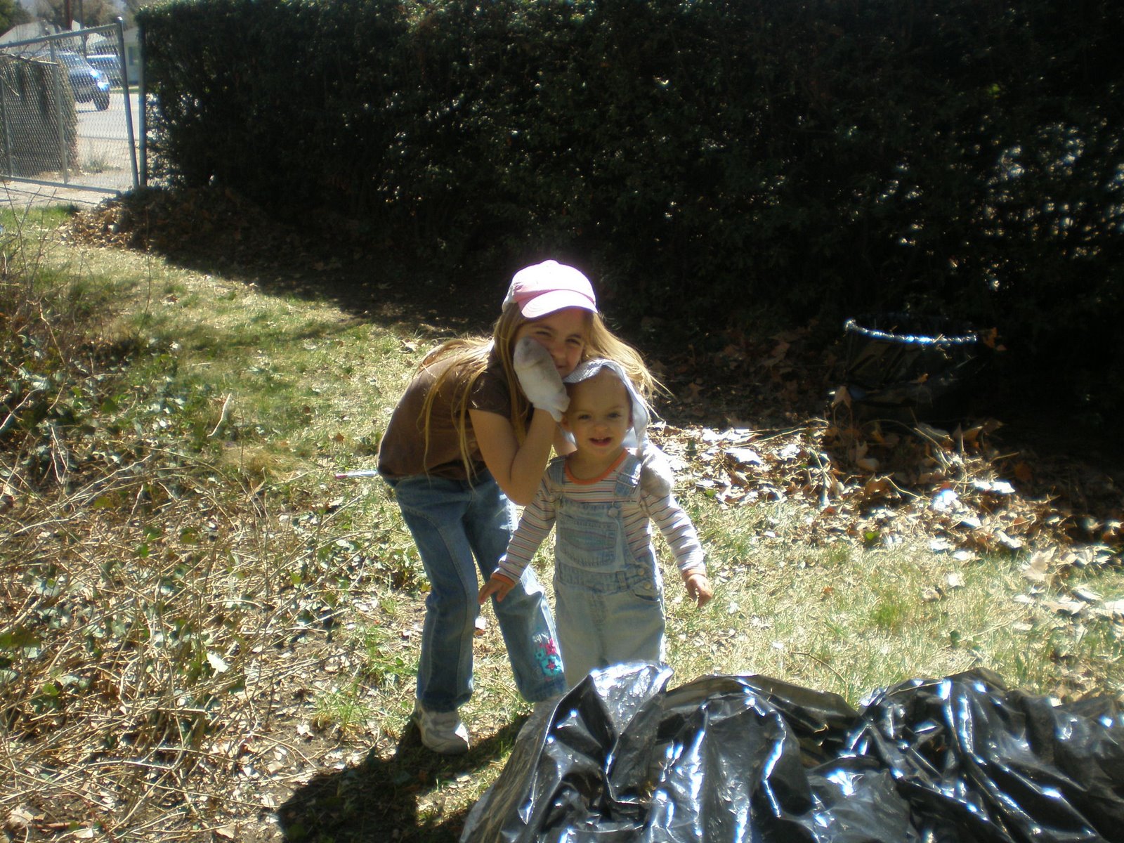 [Sophie+Lucy+bagging+leaves.JPG]